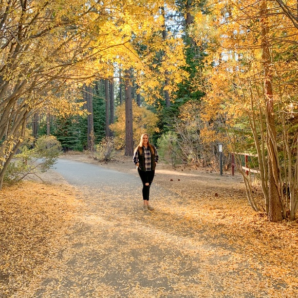 Meet your Posher, Allison - Picture 1 of 1